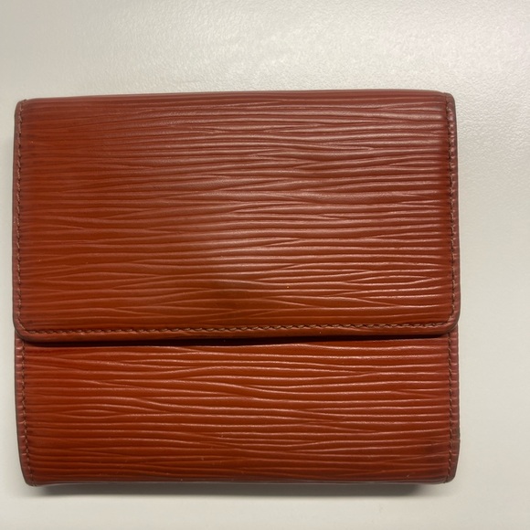 Louis Vuitton Textured Tan Wallet - Picture 2 of 8